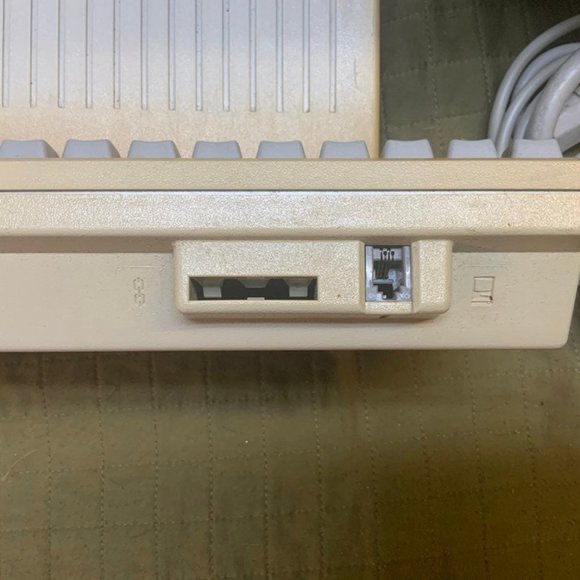 Macintosh Plus 1Mb and Hard Disk 20SC - Picture 4 of 12